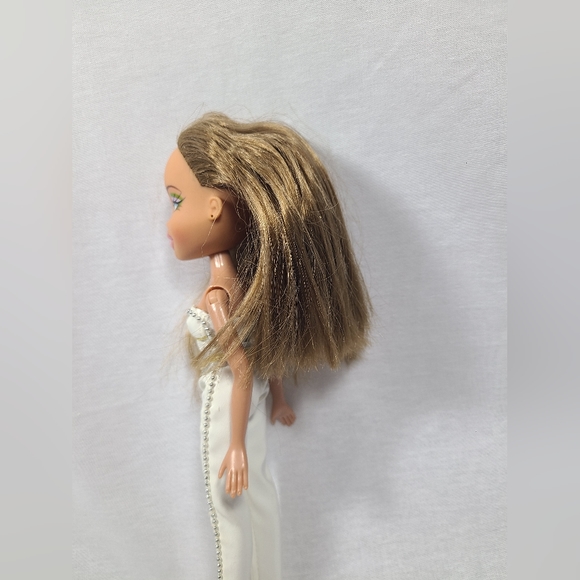 MGA Bratz Funk Out Fianna Doll - Picture 4 of 6